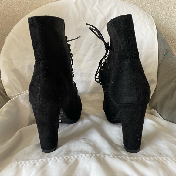 Black heels - Picture 3 of 5